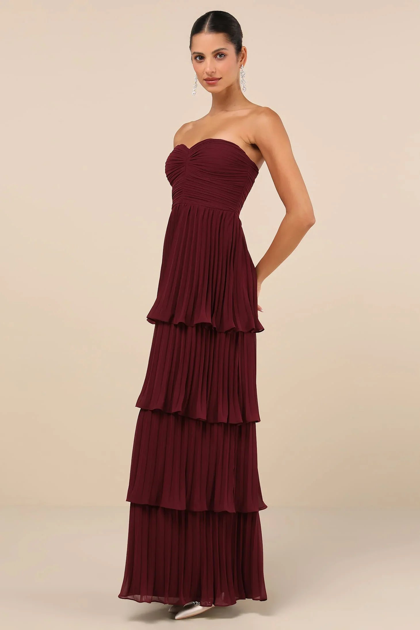 Pflaumen-Lila trägerloses gestuftes Maxikleid
