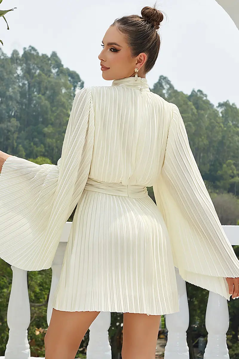 Elegantes Kleid mit Rüschen und Glockenärmeln