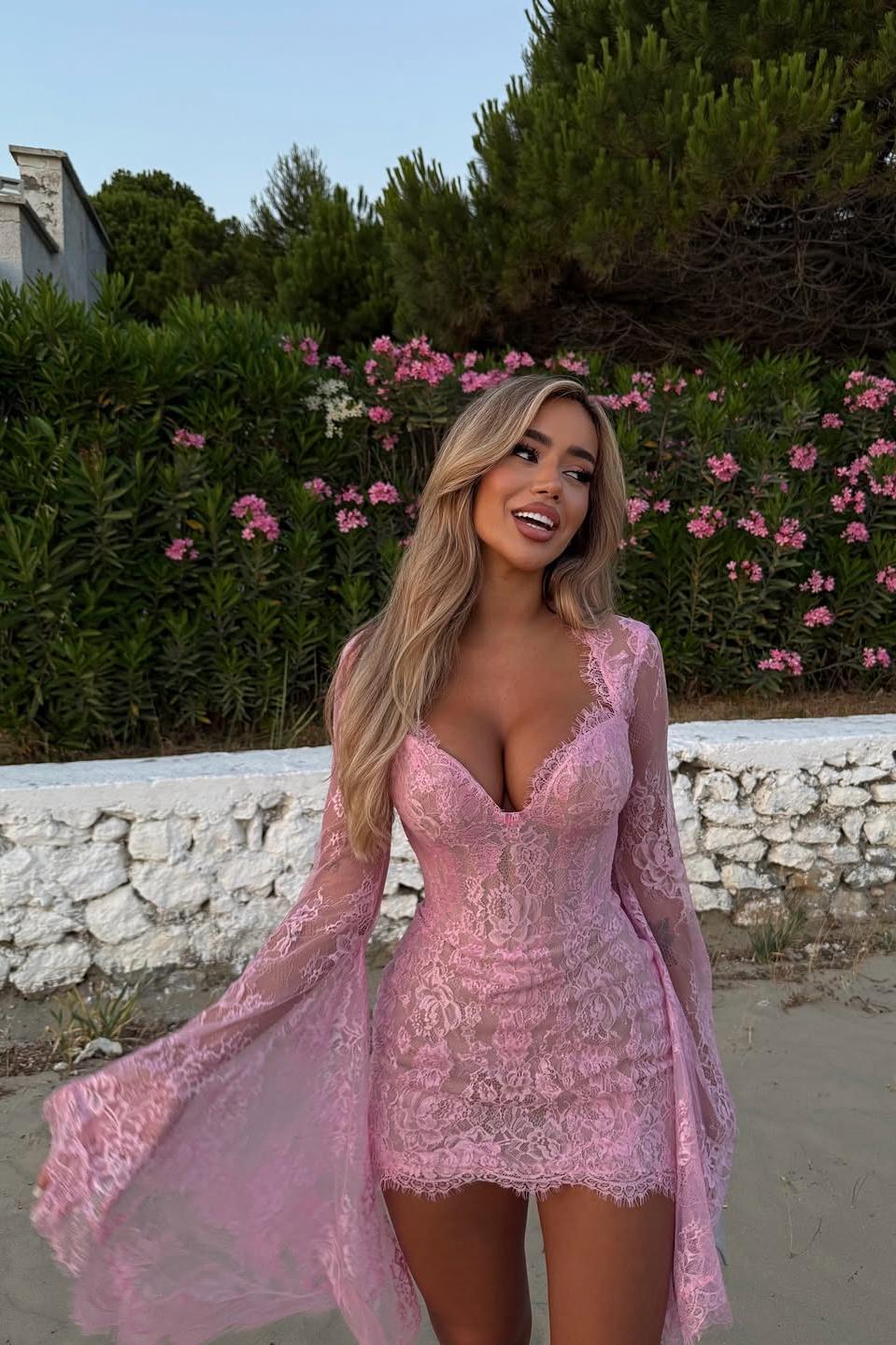 Whispers of Blush Spitzen-Minikleid mit Glockenärmeln