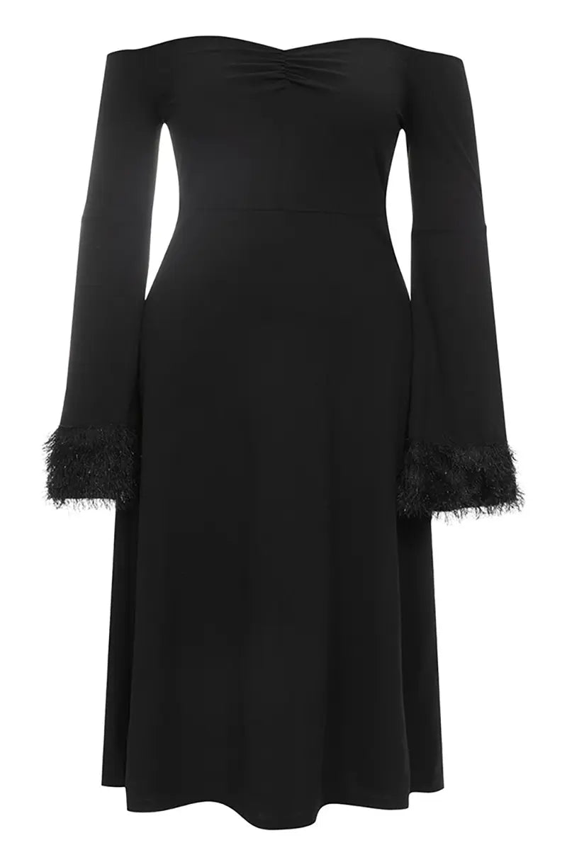 Elegantes Kleid mit einem schulterlangen Ärmeln
