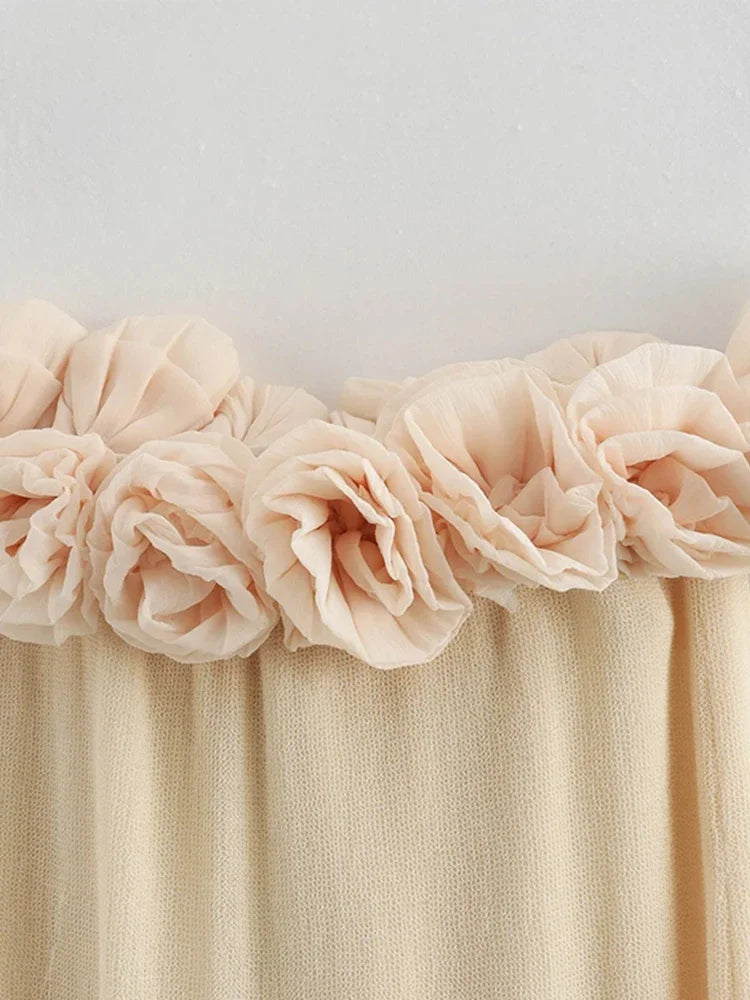 Gerade geschnittenes Kleid mit Blumenmuster in Beige