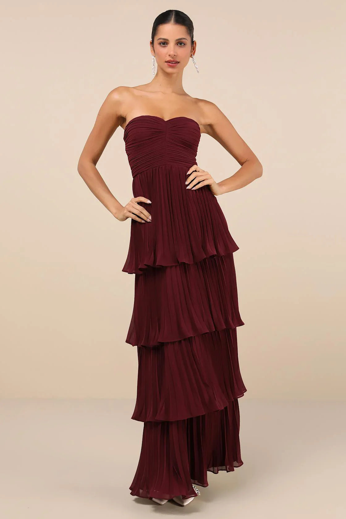 Pflaumen-Lila trägerloses gestuftes Maxikleid