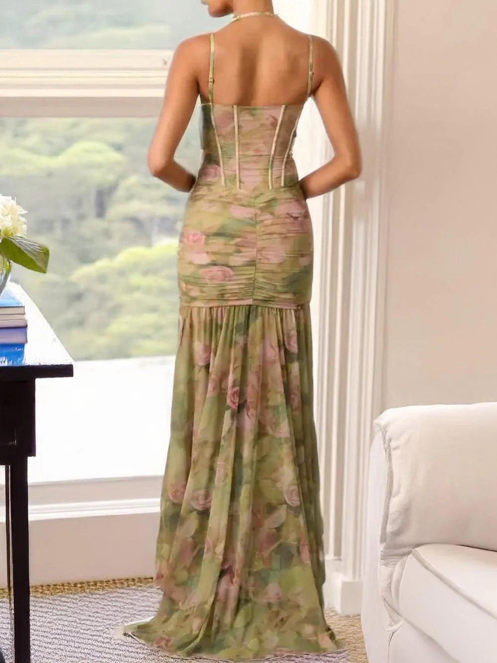 Elegantes Grünes Blumen-Maxikleid mit Rüschen und asymmetrischem Schnitt – Perfekt für besondere Anlässe