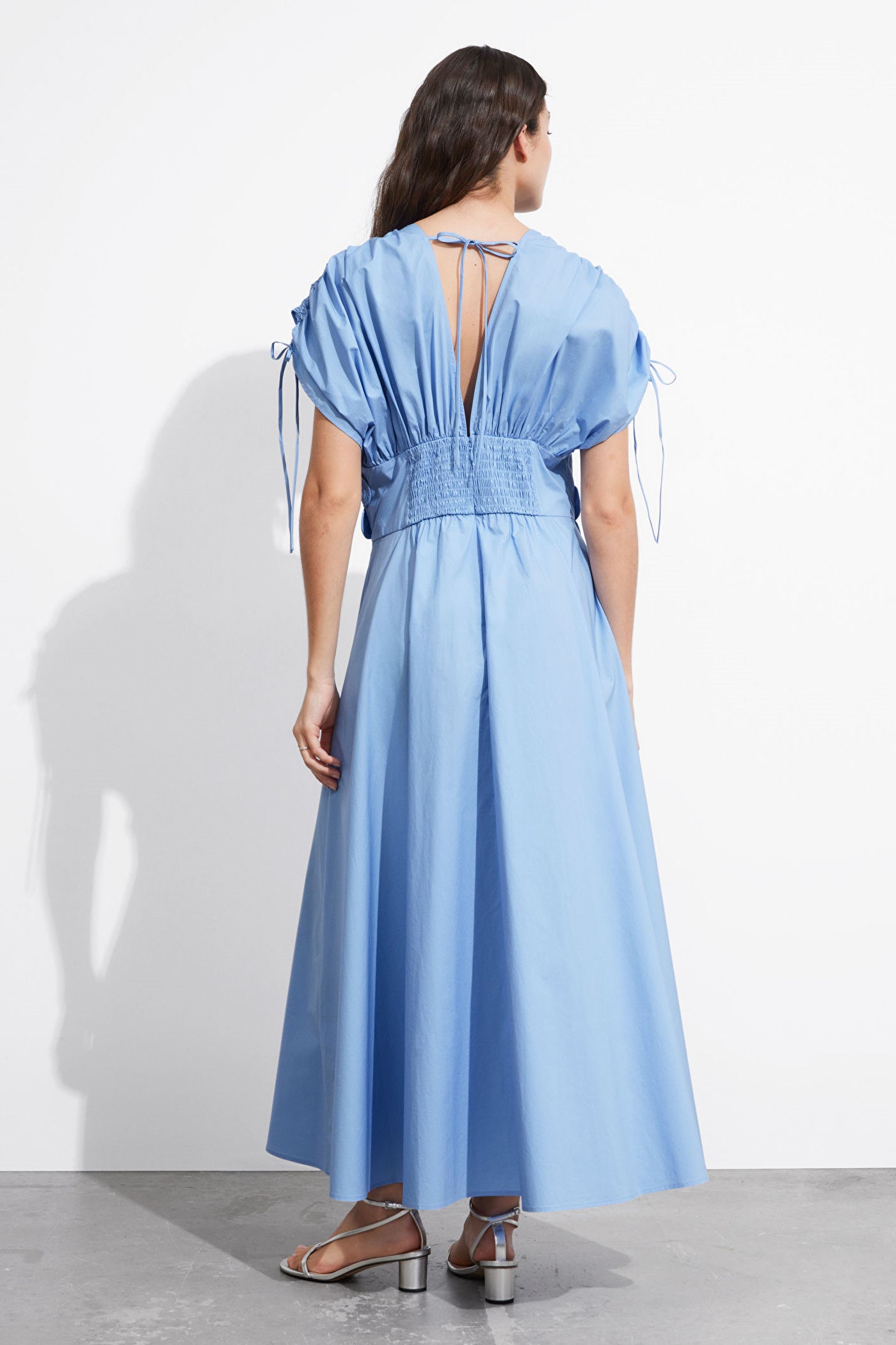 Maggie Blumen-Applikation V-Ausschnitt Maxikleid
