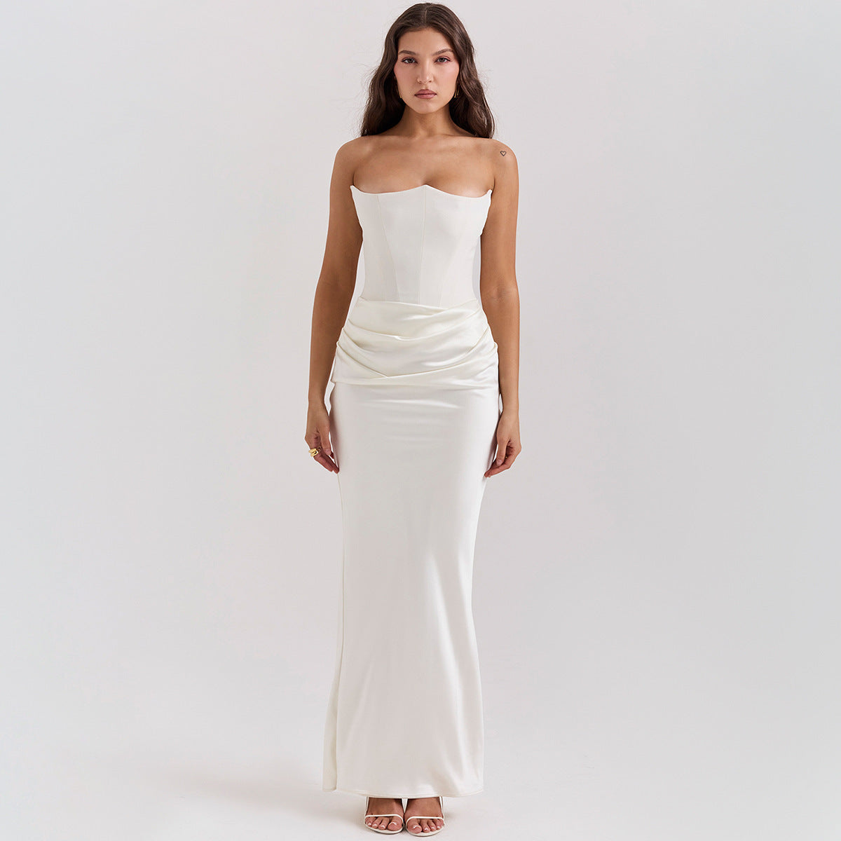 Mira – Rückenfreies Bandeau-Maxikleid
