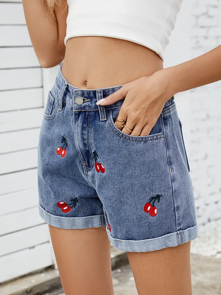 Bestickte Cherry-Denim-Shorts