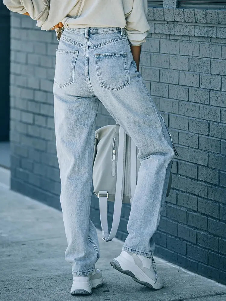 Trendige asymmetrische zerrissene Jeanshose