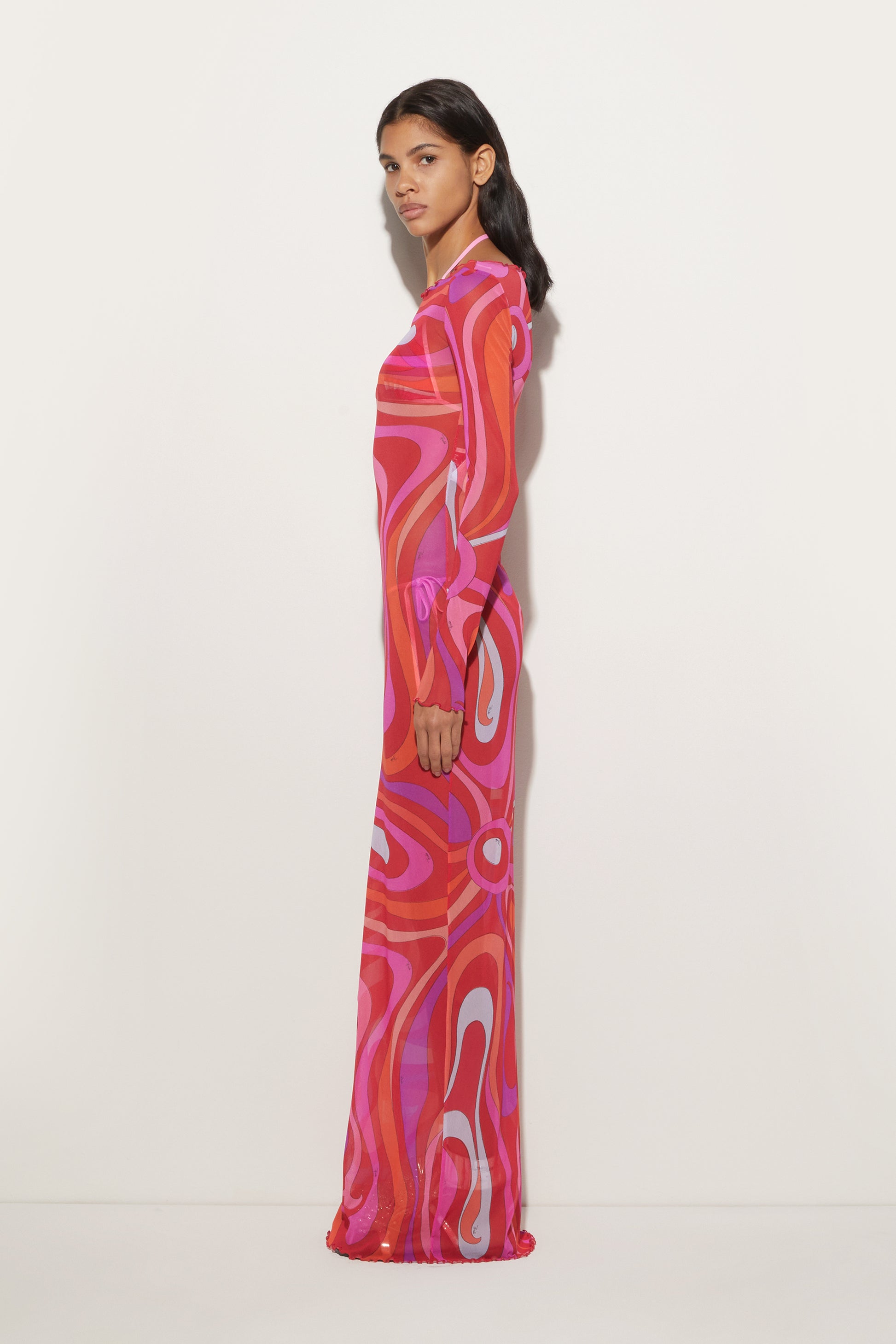 Marm Chiffon Maxi Kleid – Ein Kunstwerk aus Koralle und Fuchsia
