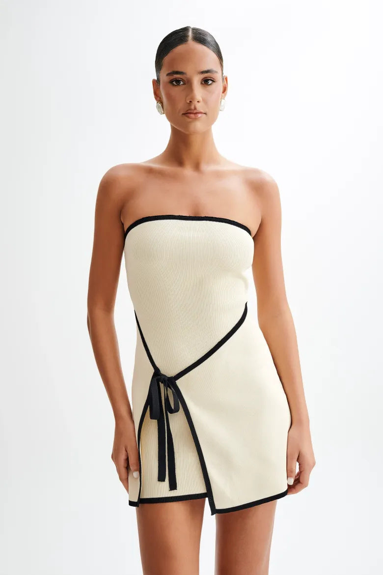 Joanna Trägerloses Asymmetrisches Strick-Minikleid