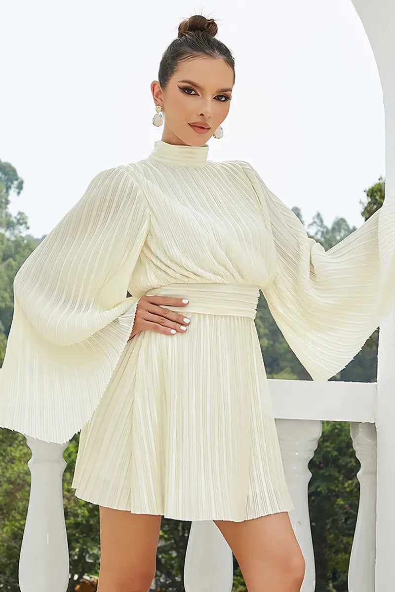 Elegantes Kleid mit Rüschen und Glockenärmeln