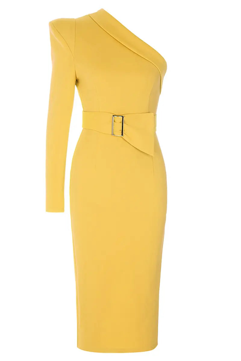 Asymmetrisches One-Shoulder-Kleid mit Gürtel