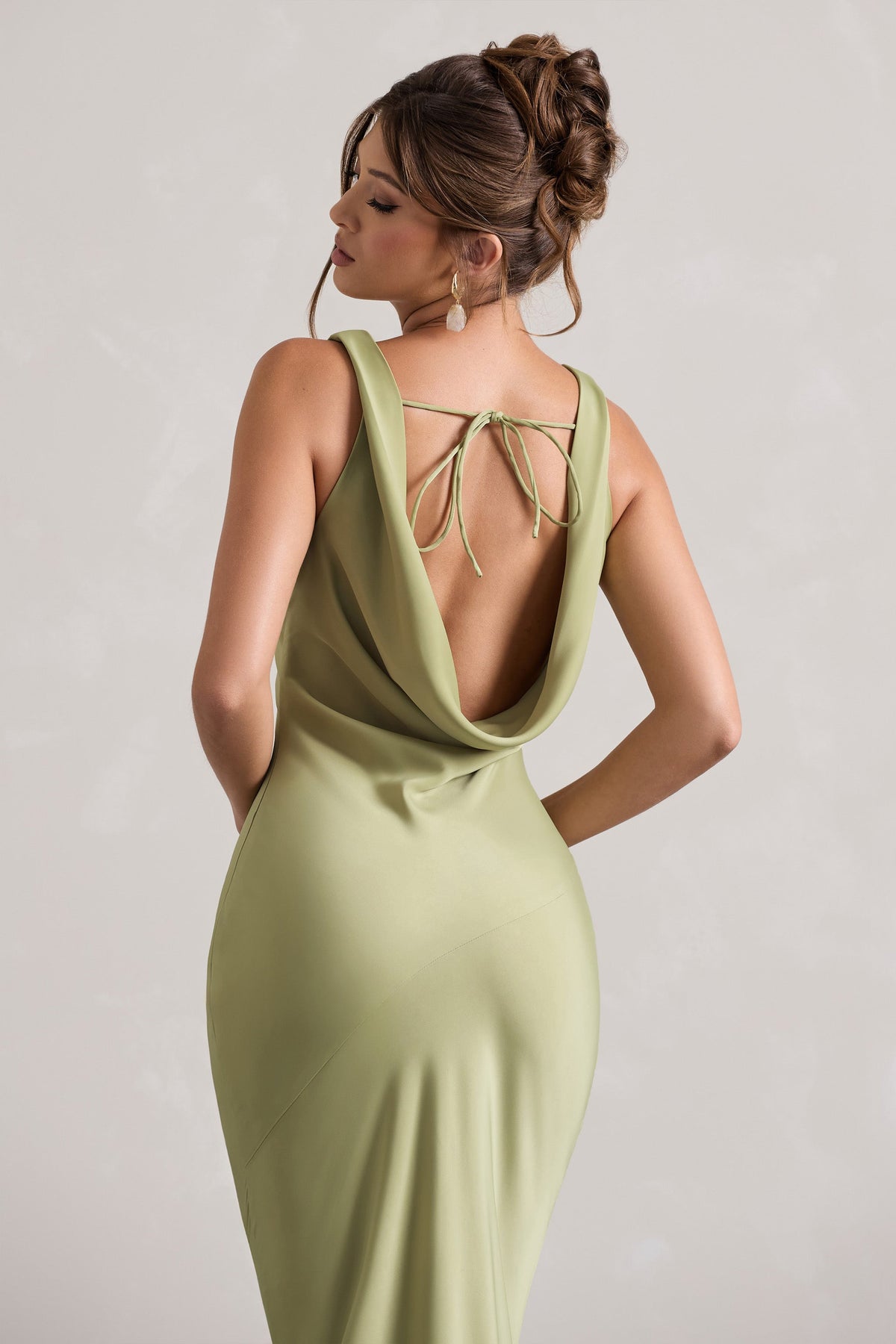Alesso | Pfirsich Satin Neckholder Maxikleid