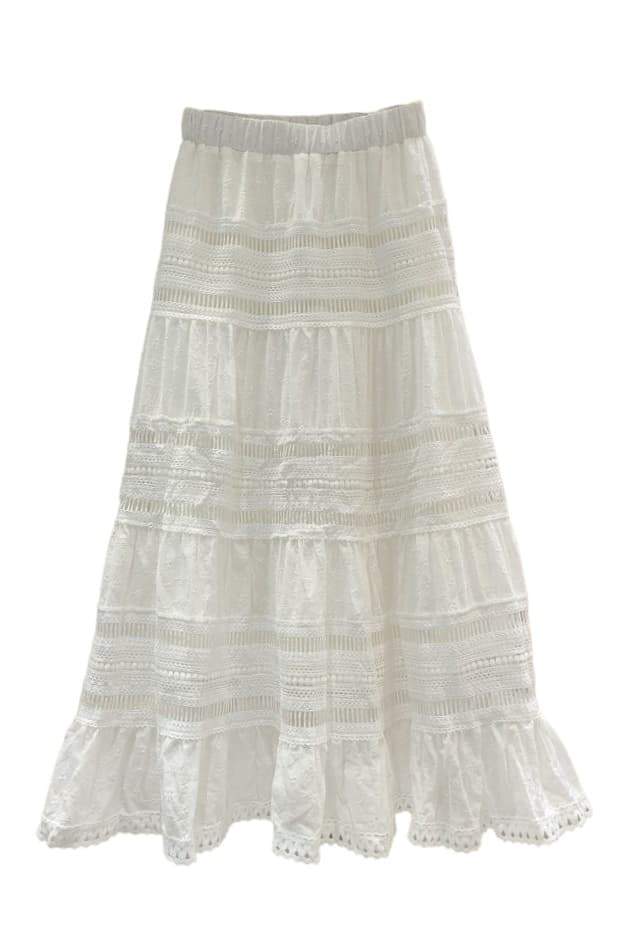 Ellie Midirock mit floraler Spitze