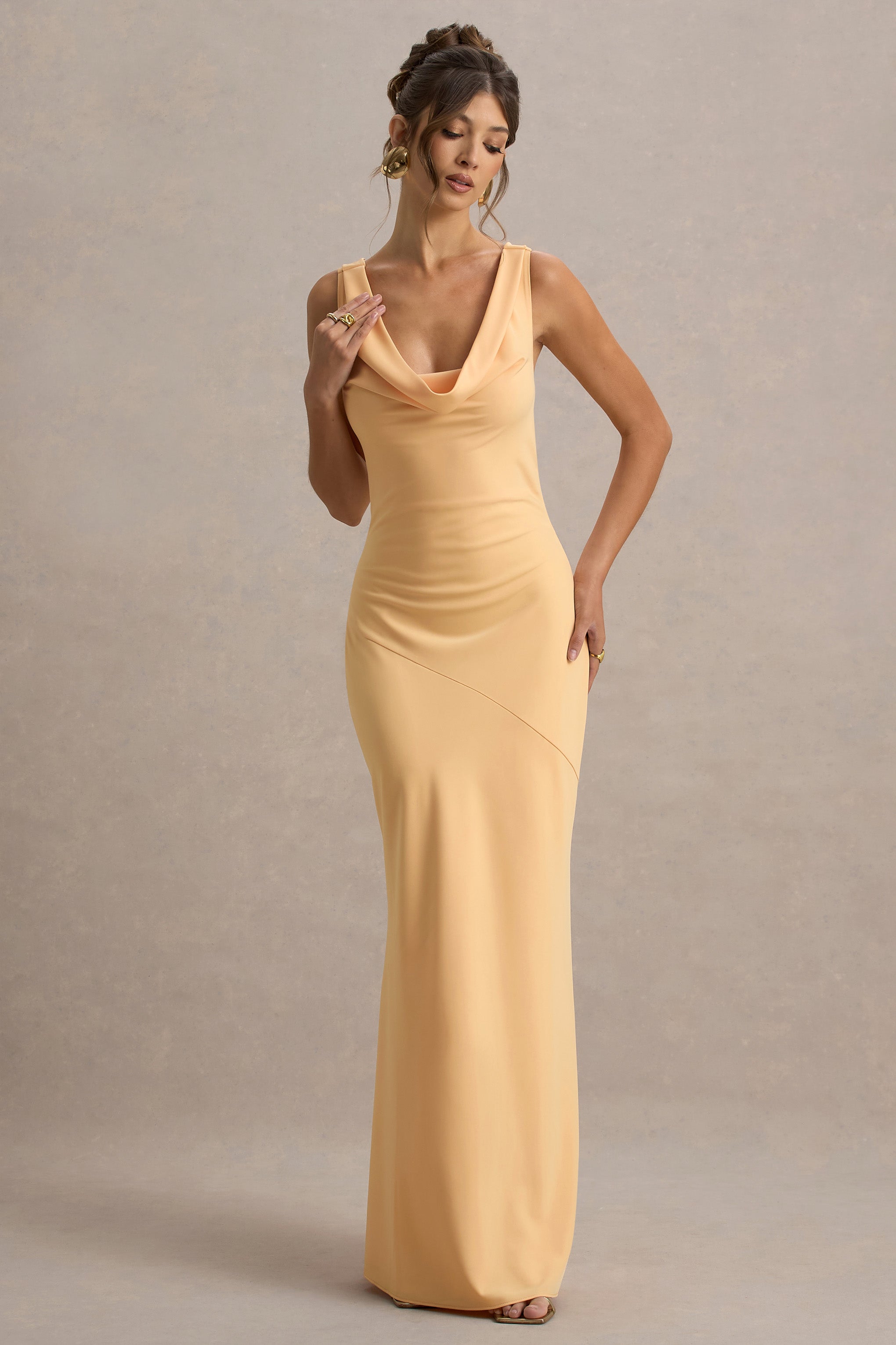 Alesso | Pfirsich Satin Neckholder Maxikleid