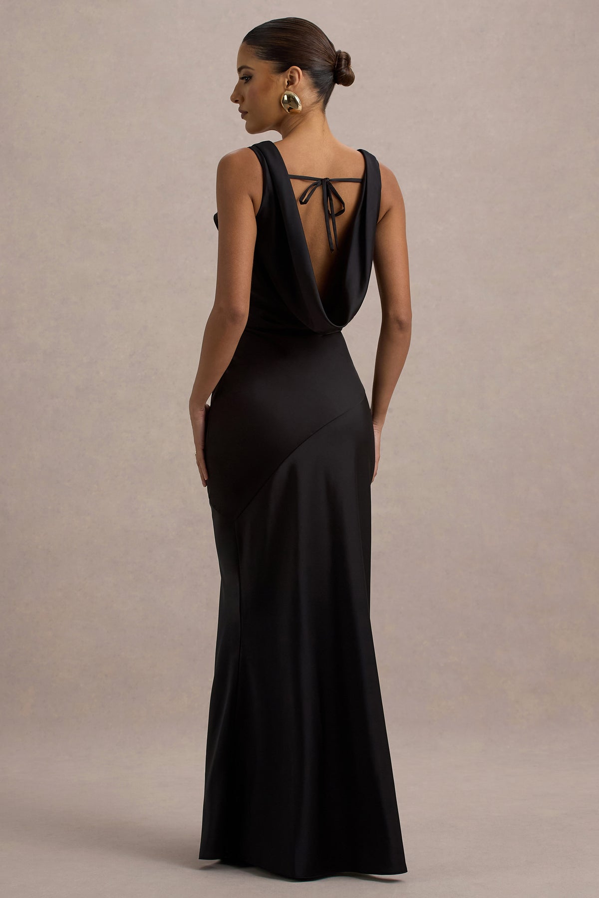 Alesso | Pfirsich Satin Neckholder Maxikleid