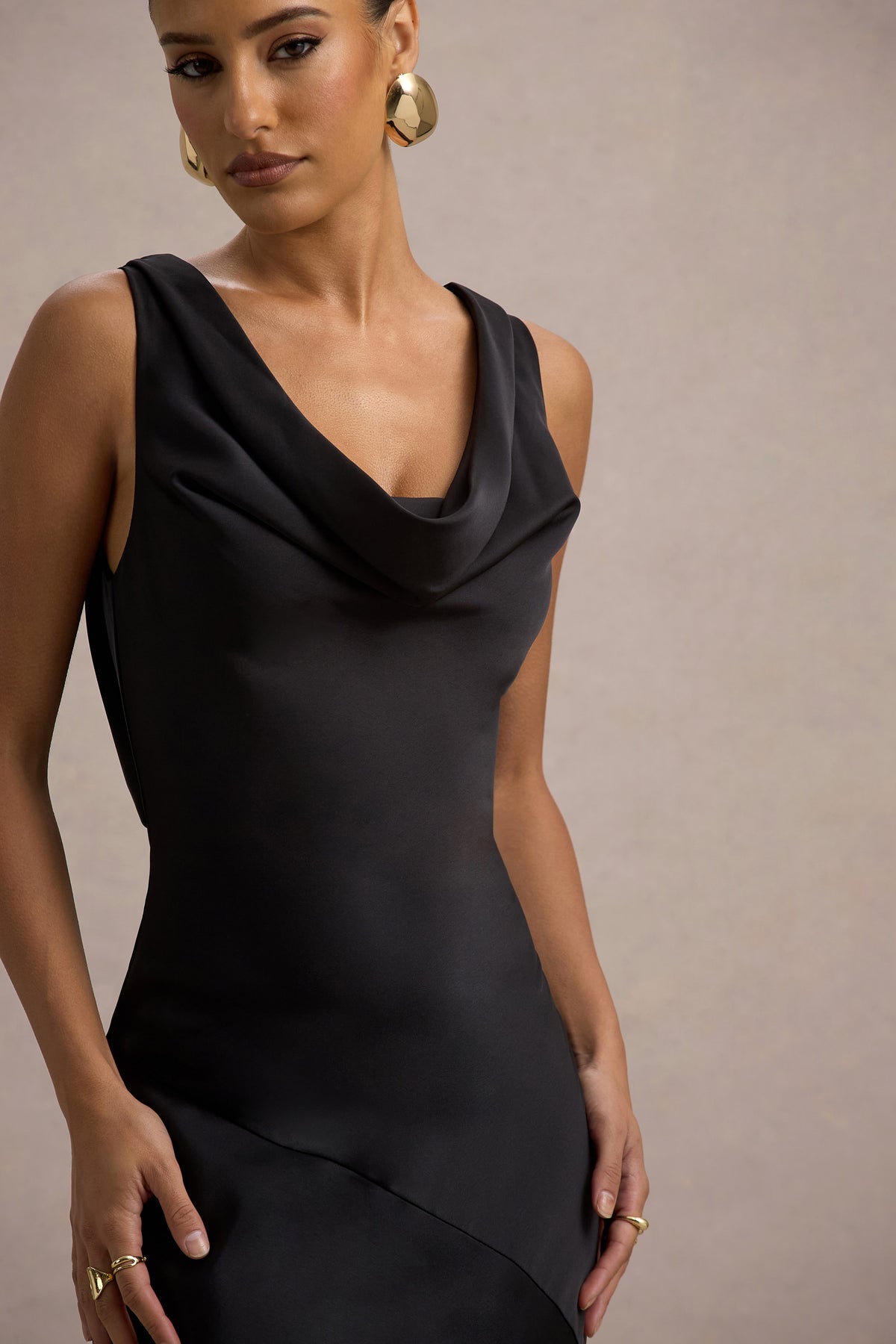 Alesso | Pfirsich Satin Neckholder Maxikleid